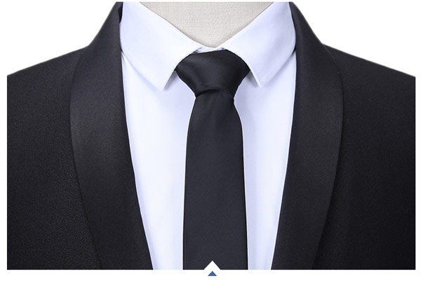 一粒扣青果領(lǐng)商務(wù)西裝定制領(lǐng)型細(xì)節(jié)特寫圖